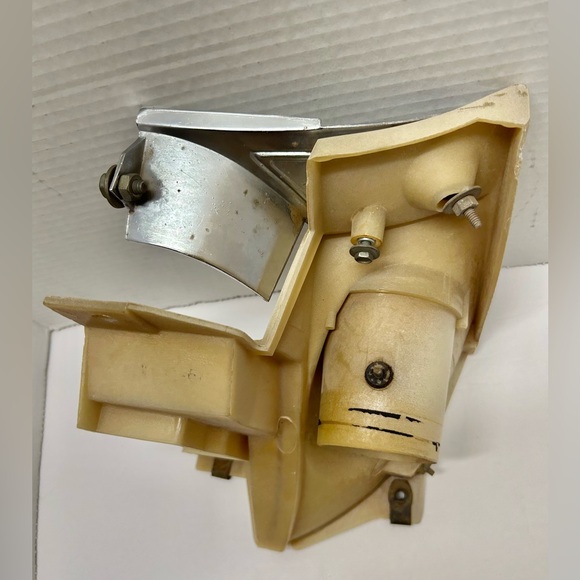 1965-66 CADILLAC LEFT DRIVER SIDE BEIGE INSTRUMENT PANEL COVER W/ AIR VENT  OEM - Picture 4 of 5